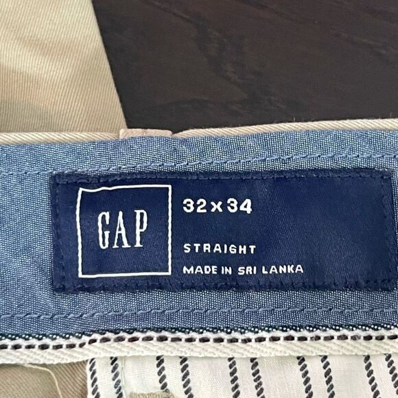 𝅺gap Straight Fit Khaki Pants - Picture 2 of 9